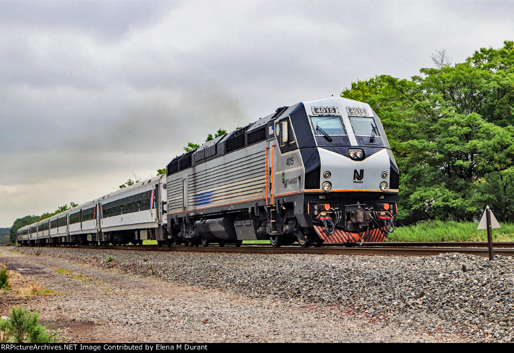 NJT 4015 on train 5517